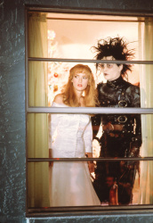 Johnny Depp, Winona Ryder - Промо + стиль и постеры к фильму "Edward Scissorhands (Эдвард руки-ножницы)", 1990 (34хHQ) 0DpDVcyU