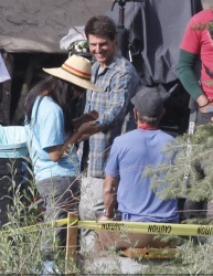 Tom Cruise - on the set of 'Oblivion' in Mammoth Lakes, California - July 11, 2012 - 18xHQ 0FRN46AJ
