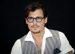 Johnny Depp - "Pirates of the Caribbean: On Stranger Tides" press conference portraits by Armando Gallo (Beverly Hills, May 4, 2011) - 22xHQ 0WfBw8fx