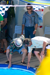 Zac Efron and Robert De Niro - film scenes for 'Dirty Grandpa' at Tybee Sea and Breeze Hotel in Tybee Island, Georgia - May 6, 2015 - 33xHQ 0f4l1Kk0