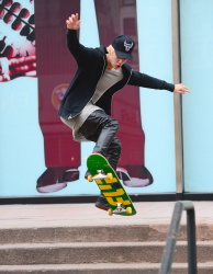 Justin Bieber - Justin Bieber - Skating in New York City (2014.12.28) - 41xHQ 11Rs8O3f
