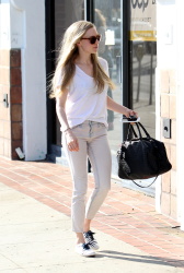 Amanda Seyfried - Out and about in West Hollywood - February 25, 2015 (25xHQ) 14R1dVjS