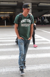 Josh Duhamel - Josh Duhamel - Arriving at LAX Airport in LA - April 23, 2015 - 24xHQ 284NG4kq