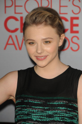Chloe Moretz - 2012 People's Choice Awards at the Nokia Theatre (Los Angeles, January 11, 2012) - 335xHQ 2ItpNm0m