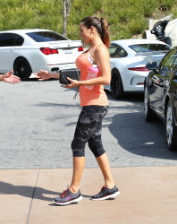Kelly Brook - Heads to the gym in LA - February 26, 2015 (72xHQ) 2SCuhtlE
