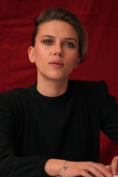 Scarlett Johansson - Hitchcock press conference portraits by Herve Tropea (New York, November 19, 2012) - 8xHQ 2rBAwEM2