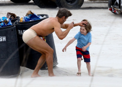 Zac Efron & Robert De Niro - On the set of Dirty Grandpa in Tybee Island,Giorgia 2015.04.28 - 103xHQ 3BkOKhNh