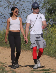 Zac Efron & Sami Miró - take a hike in Griffith Park,Los Angeles 2015.03.08 - 29xHQ 3q5UEWpP
