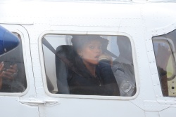 Rihanna - Boarding a private jet in Saint Barthélemy, 4 января 2015 (11xHQ) 4CeZ4DGq