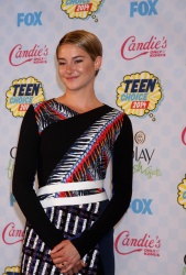 Shailene Woodley - 2014 Teen Choice Awards, Los Angeles August 10, 2014 - 363xHQ 4QeiOy5n