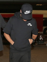 Liam Payne - At the LAX Airport in Los Angeles, California - February 3, 2015 - 11xHQ 5oN8Zazv