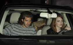 Andrew Garfield - Andrew Garfield & Emma Stone - Leaving an Arcade Fire concert in Los Angeles - May 27, 2015 - 108xHQ 6qmrSYK1