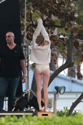Amanda Seyfried - On the set of a photoshoot in Miami - February 14, 2015 (111xHQ) 7IAMWhYN