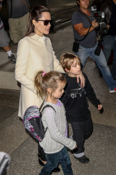 Angelina Jolie - LAX Airport - February 11, 2015 (185xHQ) 91mI8a6v