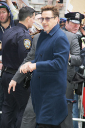 Robert Downey Jr. - at the Late Show with David Letterman in New York (2015.04.23) - 19xHQ 9KPCF0jQ