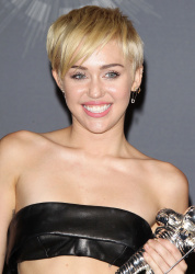 Miley Cyrus - 2014 MTV Video Music Awards in Los Angeles, August 24, 2014 - 350xHQ 9P2Wwikn