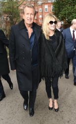 Kate Moss - Kate Moss - London Fashion Week - Burberry Fashion Show - February 23, 2015 (11xHQ) 9XZmQmhc