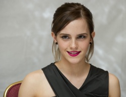 Emma Watson - The Perks of Being a Wallflower press conference portraits by Magnus Sundholm (Toronto, September 7, 2012) - 22xHQ AZCX6TAb