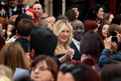 Shailene Woodley, Kate Winslet, Theo James - на премьере фильма 'Divergent' at Odeon Leicester Square, Лондон, 30 марта 2014 (918xHQ) Ac0lh2JX