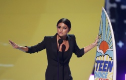 Selena Gomez - At the FOX's 2014 Teen Choice Awards, August 10, 2014 - 393xHQ BCsLP1j9