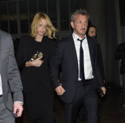 Sean Penn - Charlize Theron and Sean Penn - seen leaving Royal Festival Hall. London - February 16, 2015 (153xHQ) BYoM2PfC