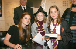 Oliver Phelses, Bonnie Wright, James Phelses, Tom Felton - attend 'Harry Potter and the Half-Blood Prince' Paris Train Launch at Gare du Nord on June 8, 2009 in Paris, France - 81xHQ BwwSaqsb