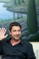 Gerard Butler - Gerard Butler - The Ugly Truth press conference portraits by Vera Anderson (Beverly Hills, July 20, 2009) - 13xHQ DRCteheA