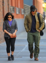 Jake Gyllenhaal & Jonah Hill & America Ferrera - Out And About In NYC 2013.04.30 - 37xHQ DVEsSqrJ