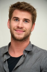Liam Hemsworth - The Hunger Games press conference portraits by Vera Anderson (Los Angeles, March 1, 2012) - 9xHQ ELcGPQNk