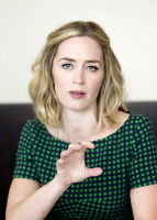 Эмили Блант (Emily Blunt) Press Conference for The Girl On the Train at the Mandarin Oriental Hotel, 25.09.2016 (26xHQ) Efw19Z58