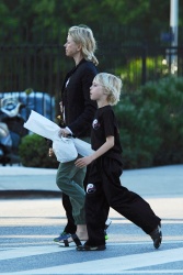 Naomi Watts - Taking her son to Karate class in LA - February 25, 2015 (20xHQ) FAKC9Iu5