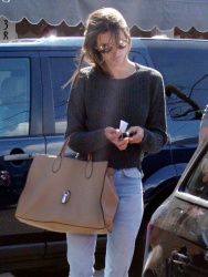 Alessandra Ambrosio - at the Brentwood Country Mart in Los Angeles (2015.03.02.) (15xHQ) GkWqRMvx