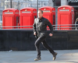 Kiefer Sutherland - Kiefer Sutherland - 24 Live Another Day On Set - March 9, 2014 - 55xHQ GktOUnY5