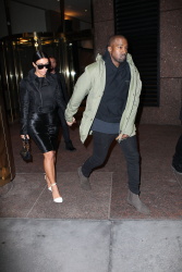 Kim Kardashian and Kanye West - Out and about in New York City, 8 января 2015 (54xHQ) HEq2kZEb