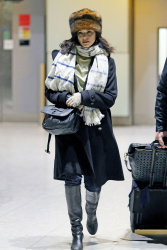 Rachel Weisz - Rachel Weisz - Arriving at Heathrow Airport in London, 30 января 2015 (21xHQ) HWv5BbpN