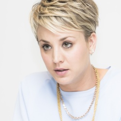 Kaley Cuoco - The Wedding Ringer Press Conference (13xHQ) I4QpkIGe