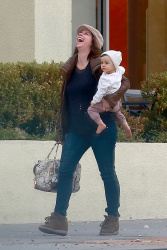 Jennifer Love Hewitt - Out for lunch in West Hollywood, 13 января 2015 (20xHQ) IZ6xY8jI