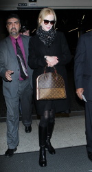 Nicole Kidman - Arriving at LAX airport in Los Angeles (2015.02.04.) (14xHQ) Iu3uf8o8