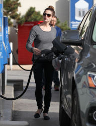 Ashley Greene - Getting gas in LA - february 26, 2015 (18xHQ) JYT2vYj4