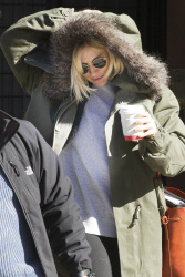 Sienna Miller - Out and about in New York City - February 11, 2015 (30xHQ) KCoxLclz
