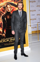 Liam Hemsworth, Jennifer Lawrence, Josh Hutcherson - 'The Hunger Games: Mockingjay - Part 1'Los Angeles Premiere at Nokia Theatre L.A. Live, Лос-Анджелес, 17 ноября 2014 (119xHQ) KGqeu2dl
