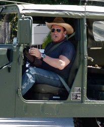 Arnold Schwarzenegger - seen out in Los Angeles - April 18, 2015 - 72xHQ Ke7VOBRl