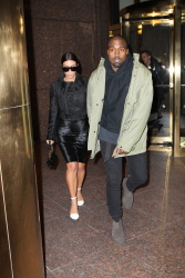 Kim Kardashian and Kanye West - Out and about in New York City, 8 января 2015 (54xHQ) LQhENWwT