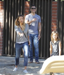 Jessica Alba - Jessica and her family spent a day in Coldwater Park in Los Angeles (2015.02.08.) (196xHQ) LTGm28AC