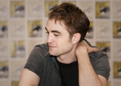 Robert Pattinson - "The Twilight Saga: Breaking Dawn. Part 1" press conference portraits by Armando Gallo (San Diego, July 21, 2011) - 34xHQ M1jy1M2C