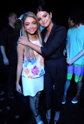 Selena Gomez - At the FOX's 2014 Teen Choice Awards, August 10, 2014 - 393xHQ NWEYQg9I