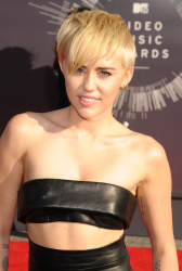 Miley Cyrus - 2014 MTV Video Music Awards in Los Angeles, August 24, 2014 - 350xHQ NrahR98L