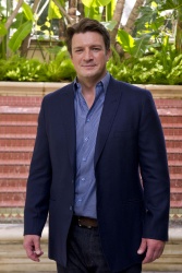 Nathan Fillion - Castle press conference portraits by Magnus Sundholm (Los Angeles, October 14, 2011) - 9xHQ OAxEcgAe