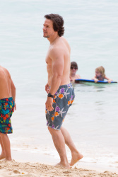 Mark Wahlberg - and his family seen enjoying a holiday in Barbados (December 26, 2014) - 165xHQ ODhIuzEj