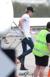 Harry Styles, Niall Horan and Liam Payne - Arriving in Brisbane, Australia - February 11, 2015 - 17xHQ OPUWDilq